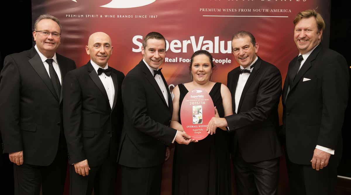 From left: Edward Dillon's Andy O'Hara, Musgraves' Donagh McClafferty, Kevin McCarthy, Cliona Ekren and Kevin O'Connor from SuperValu Dingle and Santa Rita's Terry Pennington.