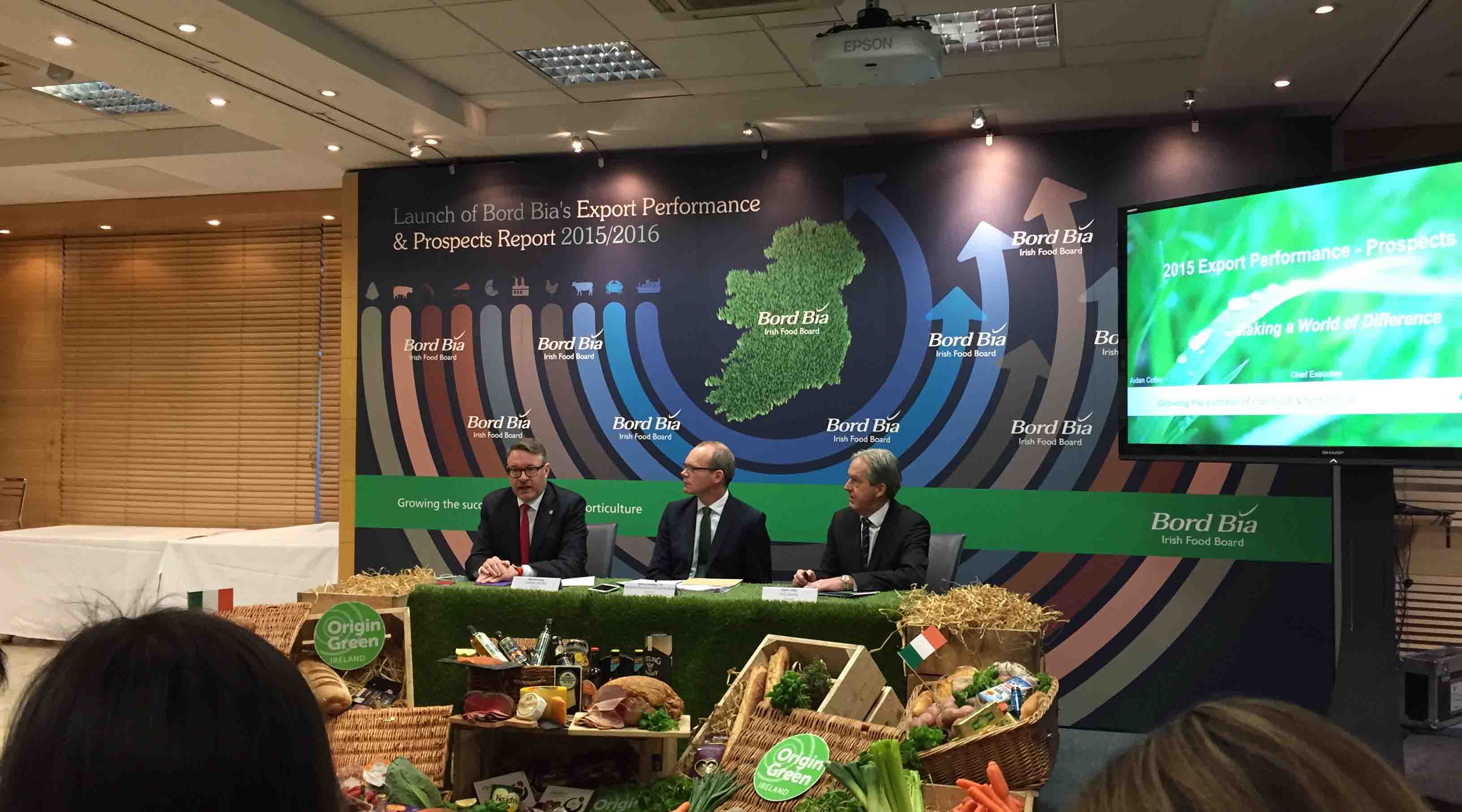 From left: Bord Bia Chairman Michael Carey, Minister for Agriculture, Food & the Marine Mr Simon Coveney TD and Bord Bia Chief Executive Aidan Cotter at this morning’s reiew of 2015 at Bord Bia HQ.