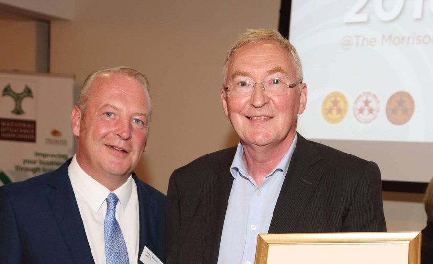 From left: Gary O'Donovan chairman of the National Off-Licence Association presents Joe Coyle of Liberty WInes the award for NOffLA Wine of the Year at SIP 2016.