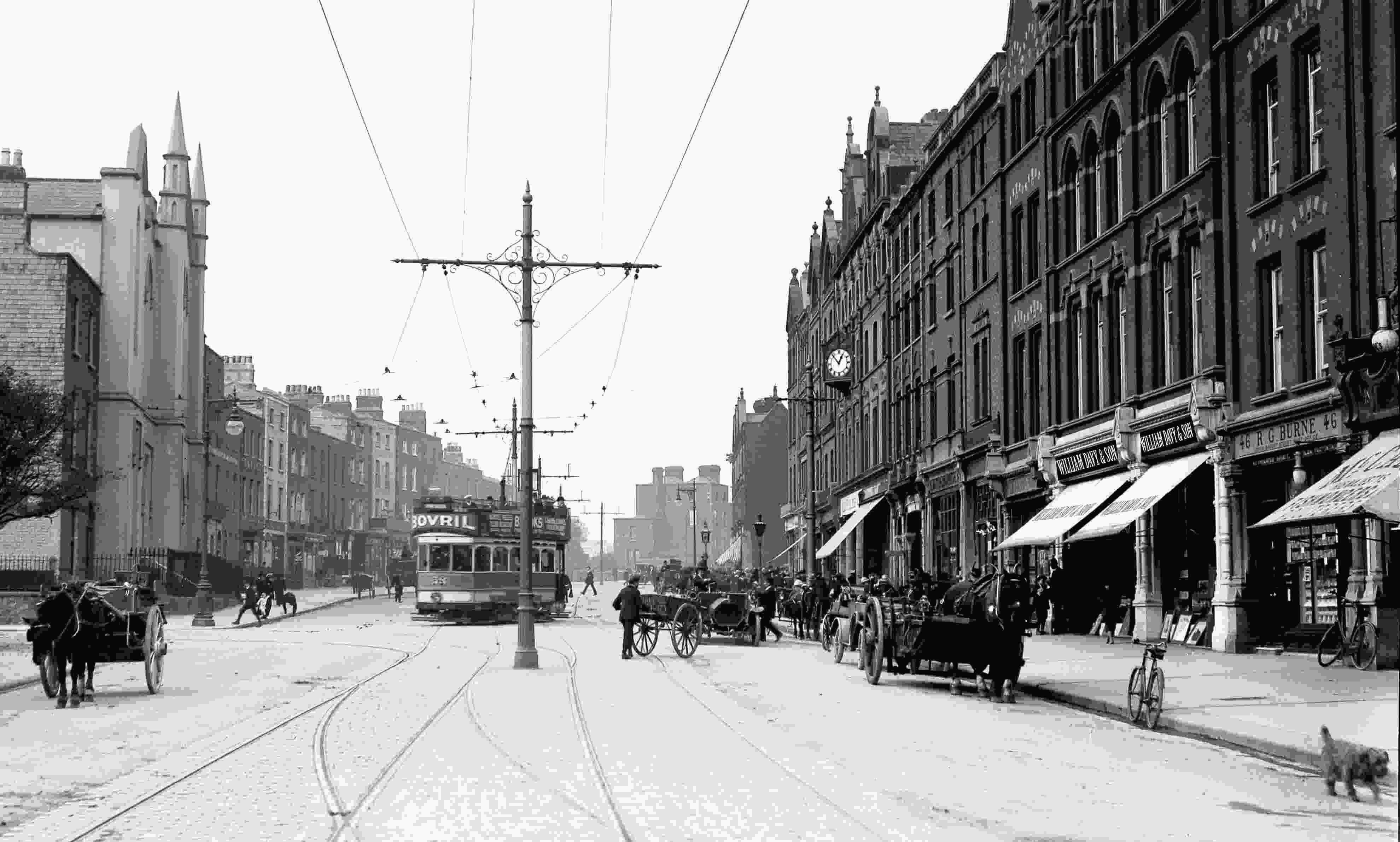 An early view of what's now Upper Baggot Street. On the right hand side of the road can be seen an earlier incarnation of what is today Searson's pub.