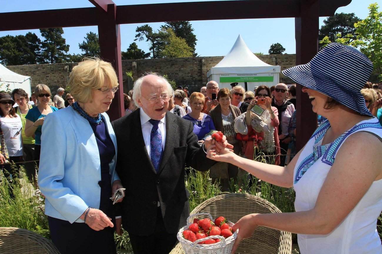 The President and First Lady sample some strawberries at last year’s Bloom in the Park.