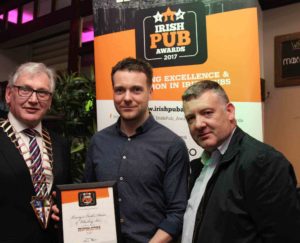 VFI President Pat Crotty and Damien Joyce of Lowry’s Irish Music & Whiskey Bar, Galway, Regional Winner of the Best Music Pub with IMRO’s Tony McTigue.