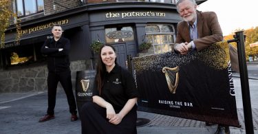 At the announcement of the Raising the Bar Helpline were (from left): Corporate Relations Director at Diageo Ireland Liam Reid, Denise White and Patrick Kavanagh of The Patriots Inn in Dublin.   