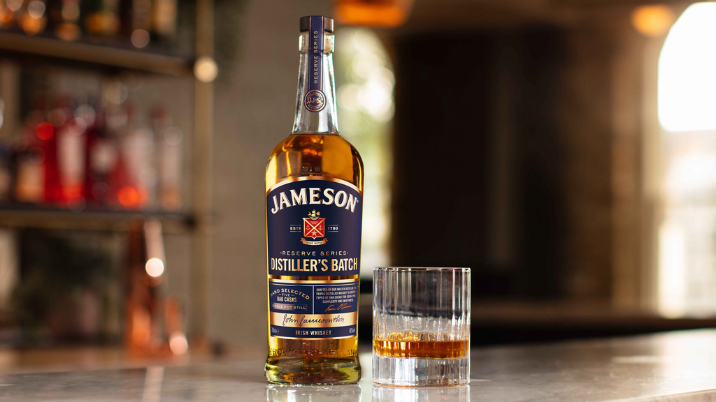 Jameson Distiller’s Batch is an awardwinning whiskey crafted by the master distiller and carefully aged in five different types of oak casks in Midleton Distillery. The result is a whiskey that is equal parts smoothness and complexity.